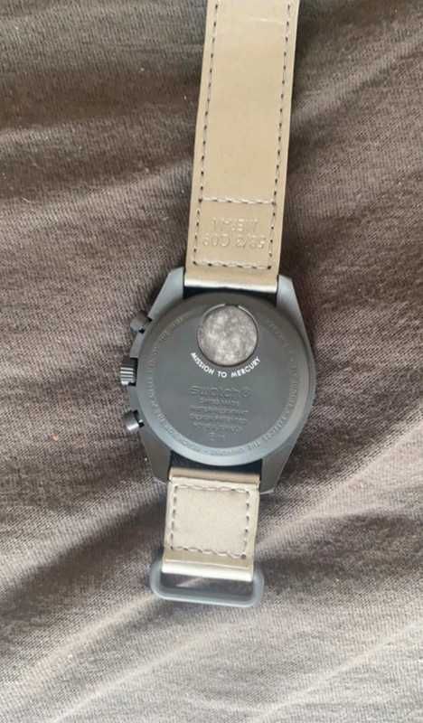 Omega x Swatch SO33A100 Merkury - Srebrny biokeramik z metalowymi