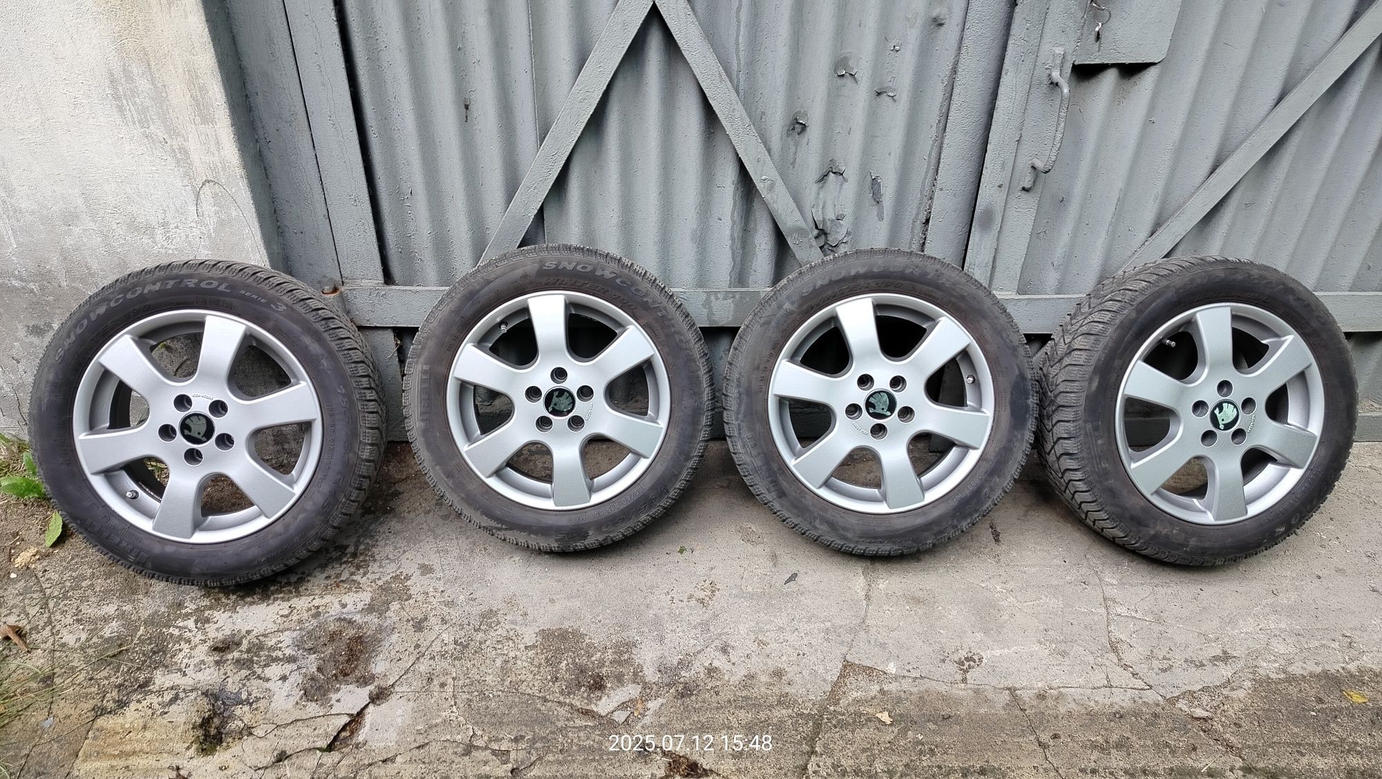 Koła alufelgi 15 5x100 Skoda Seat VW opony zimowe Pirelli 185/60/15.
