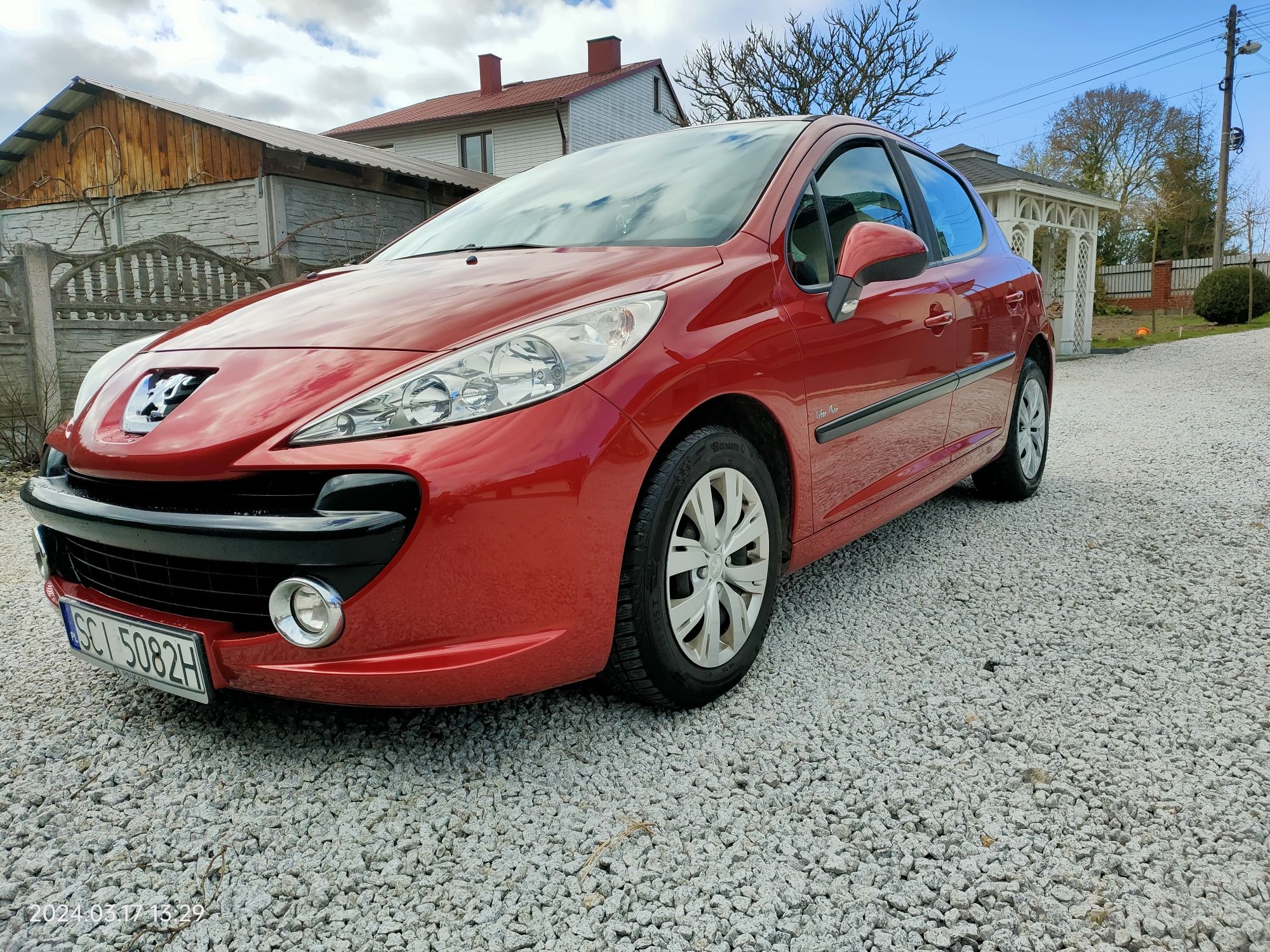 Peugeot 207, r. 2008, benzyna