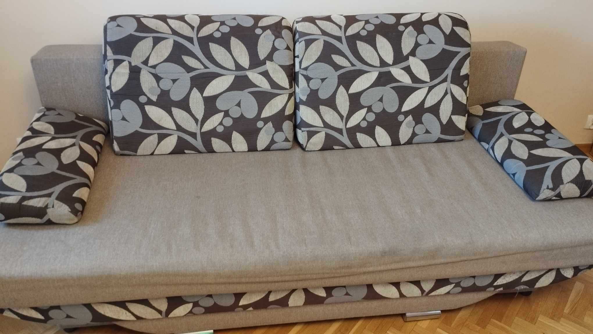 Kanapa-sofa obszerna rozkładana bez łokietników pojemnik na pościel