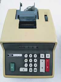 Máquina calculadora antiga avariada