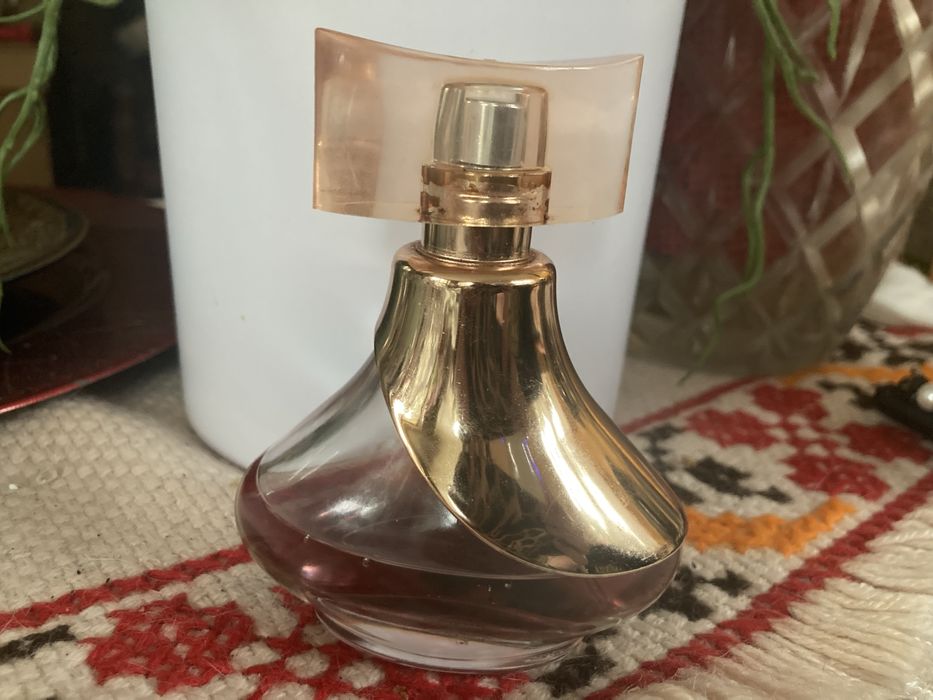 Outspoken by Fergie Avon woda perfumowana 50 ml ubytek