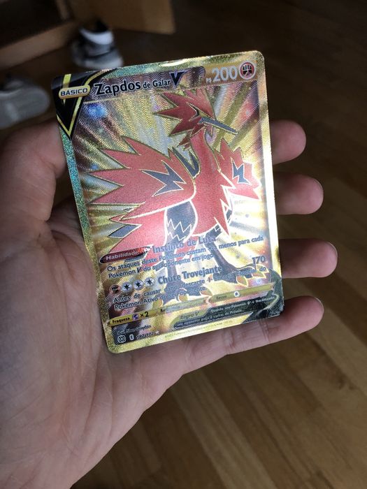 Zapdos V dourado