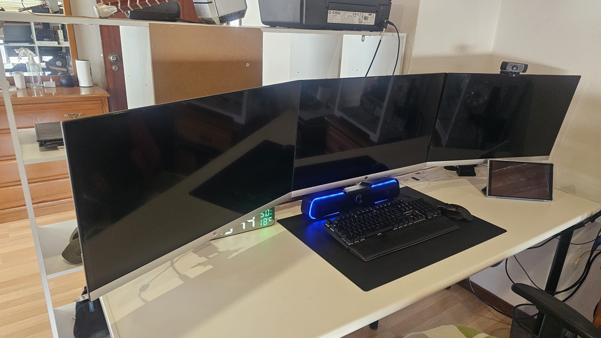 Triplo Monitores HP 27Es com suporte Triplo Vesa