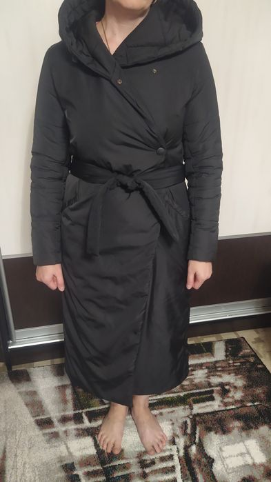 Довгий жіночий пуховик