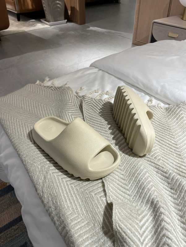 YeezyBoostSlideUnisextrampkiBone.41