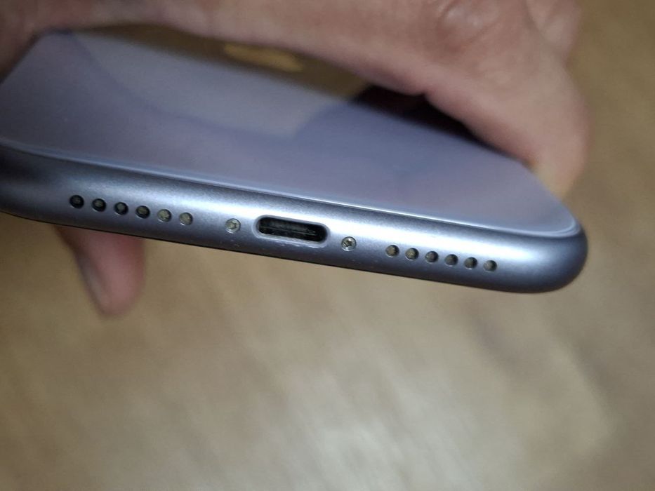 Айфон 11 в гарному стані