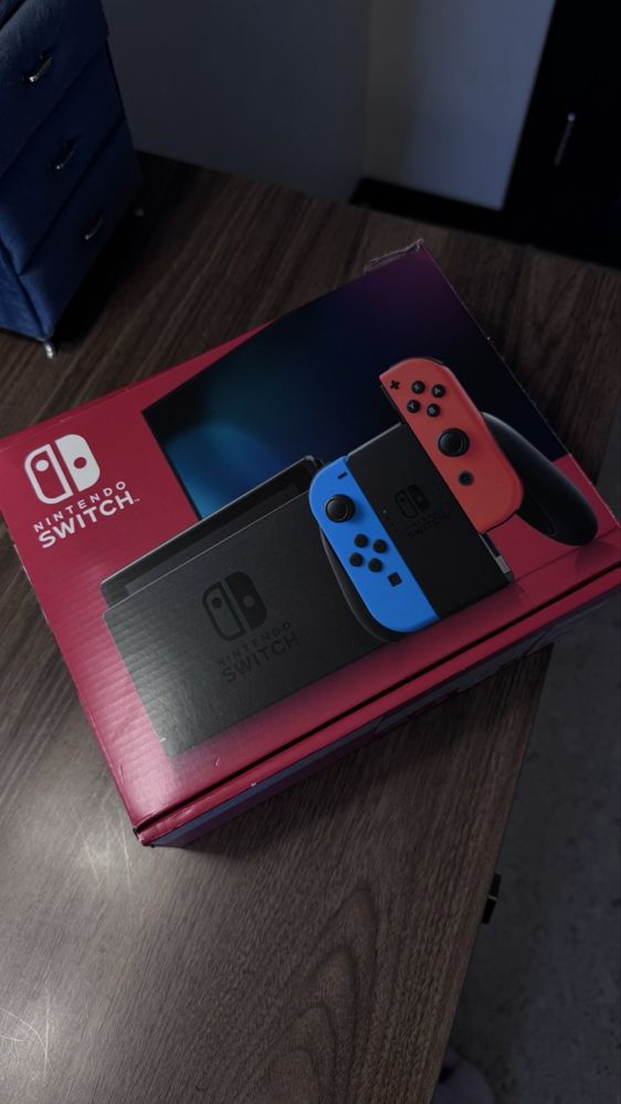 Продам игровую приставку Nintendo Switch
