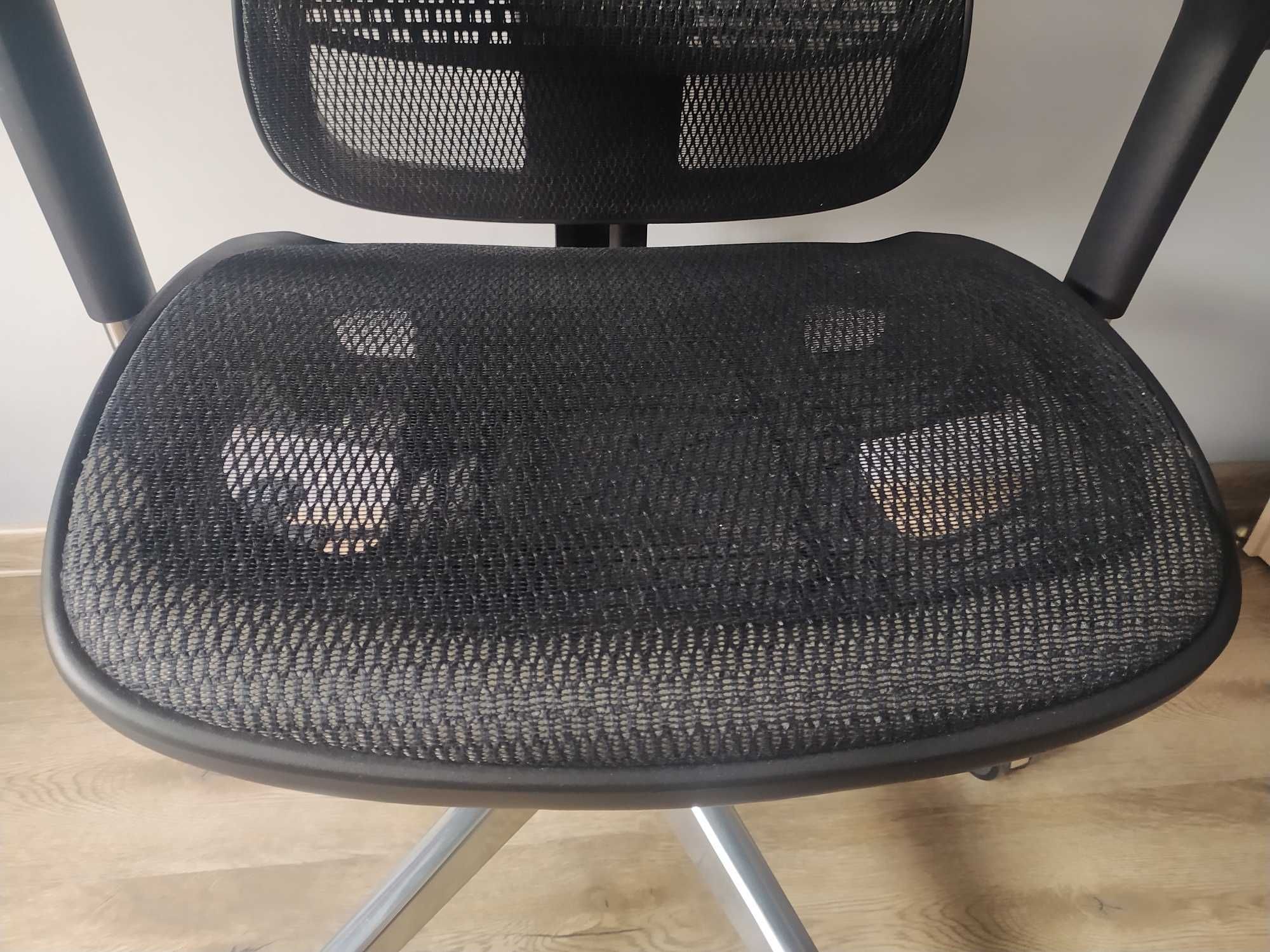 Fotel ergonomiczny biurowy czarny