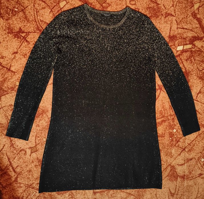 Czarna tunika sylwestrowa ze złotym brokatem Mohito