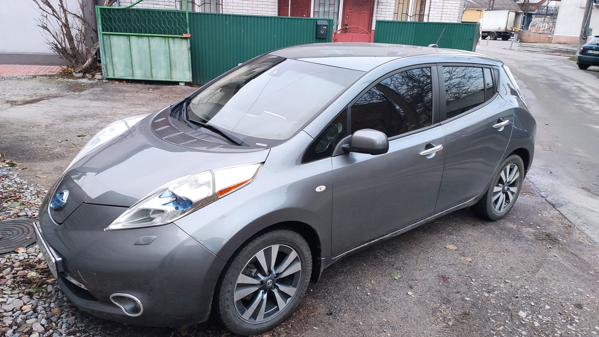 Продається Nissan leaf