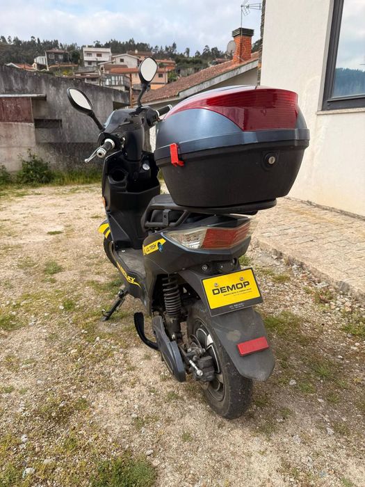 Moto eletrica Com BAG 45km autonomia