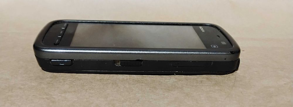 NOKIA 5230 RM-588 + ładowarka bez simlock dobry stan