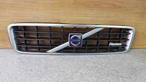 Решітка радіатора є на моделі, які вказані нижче Вольво