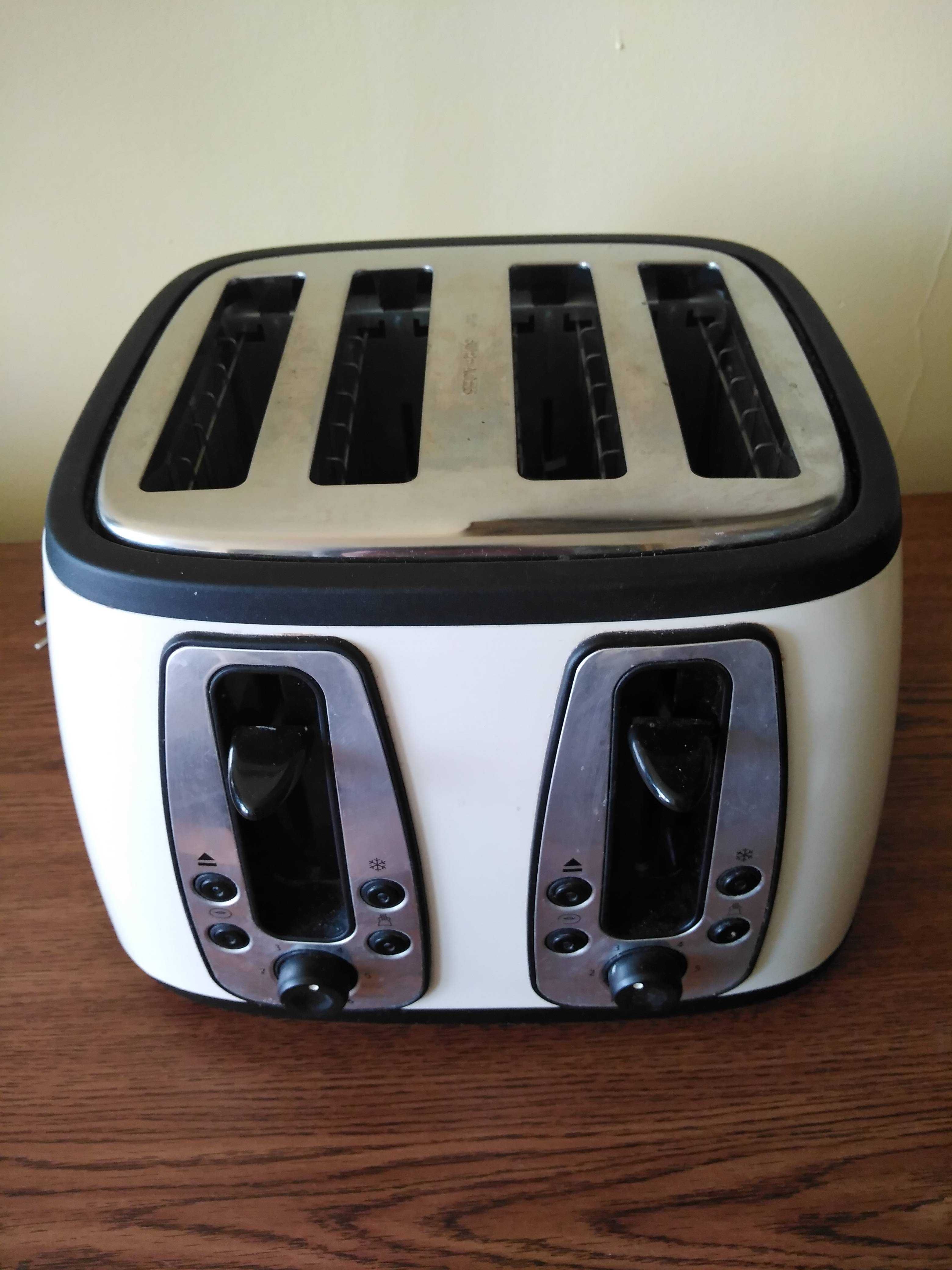 Toster na 4 grzanki Russell Hobbs