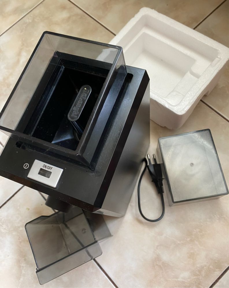 Кавомолка електрична delonghi