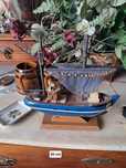 Barco miniatura pesca com redes