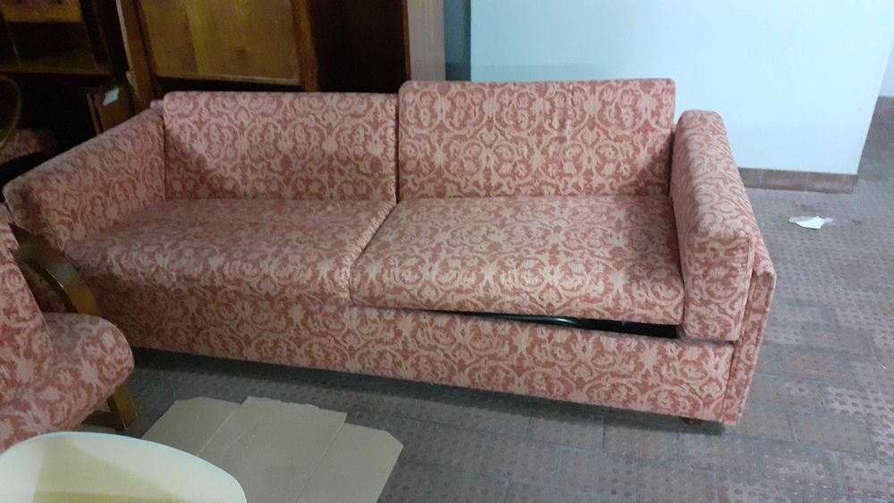 Dois Sofás - Sofá Cama + Sofá