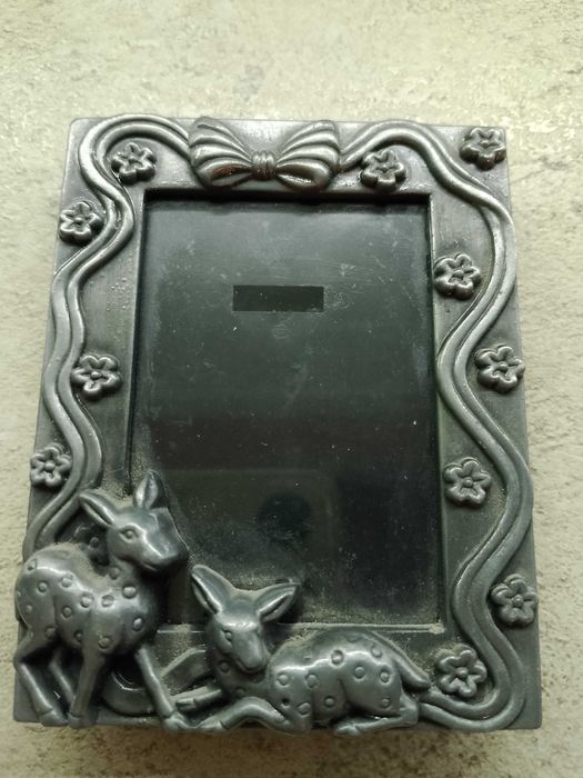 Metalowa ramka na zdjęcia przedwojenna stara rzeźba mala