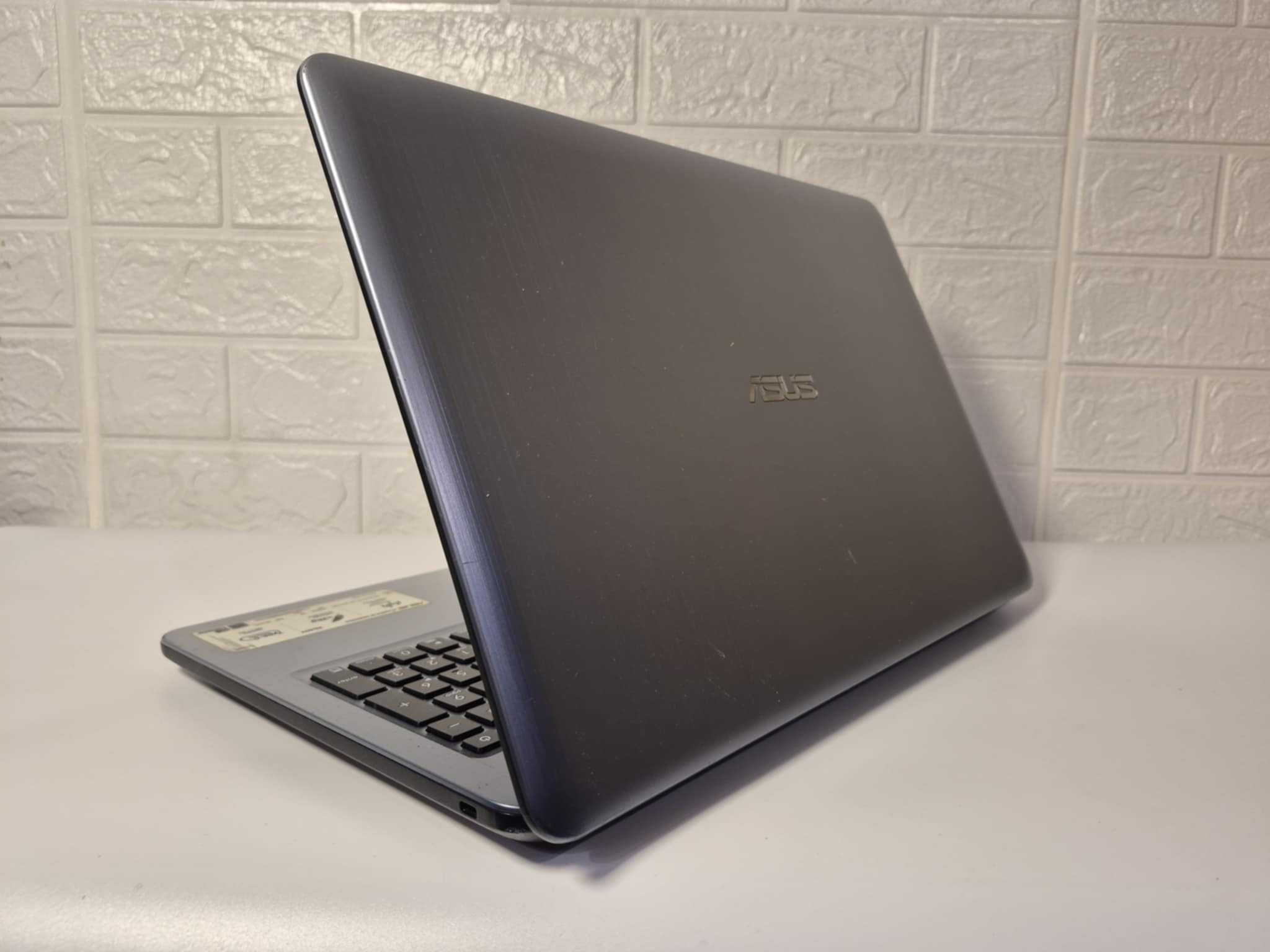 ASUS R540Y AMD A8-7410/8GbDDR/512SSD/AMD-R5/ BateriaOK