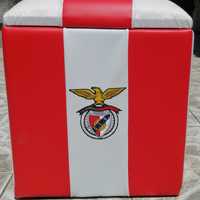 Baú almofadado com emblema do Benfica