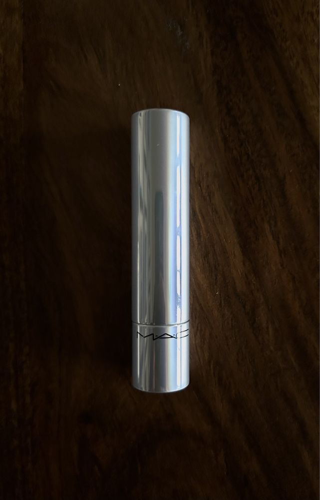 MAC Cosmetics Glow Play Lip Balm odżywczo-nawilżający balsam do ust