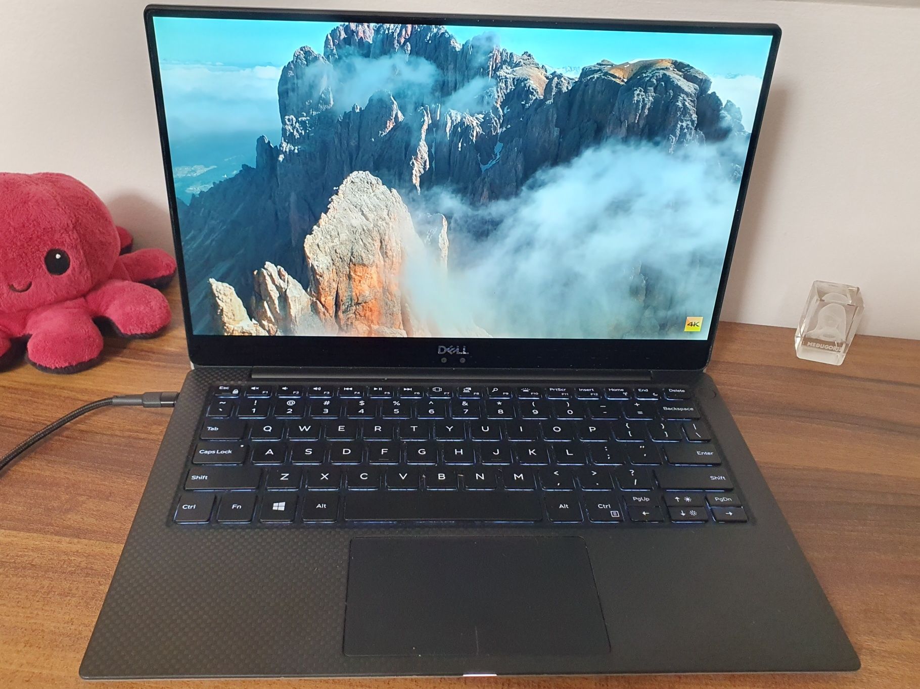 DELL XPS-13, FHD IPS, Intel core I5-8250U, 8gb/256 Gb nvme