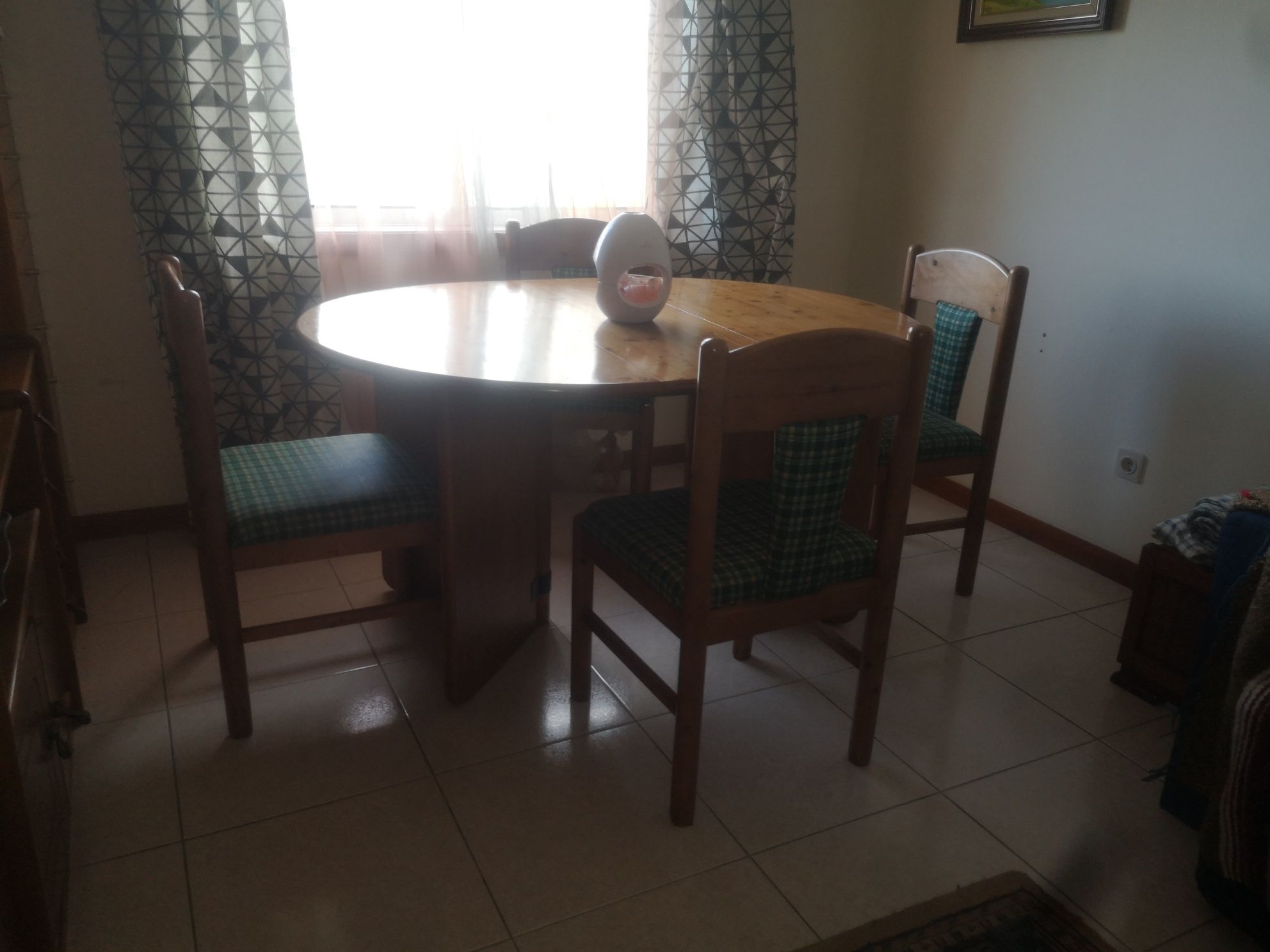 Mesa de sala e bom estado