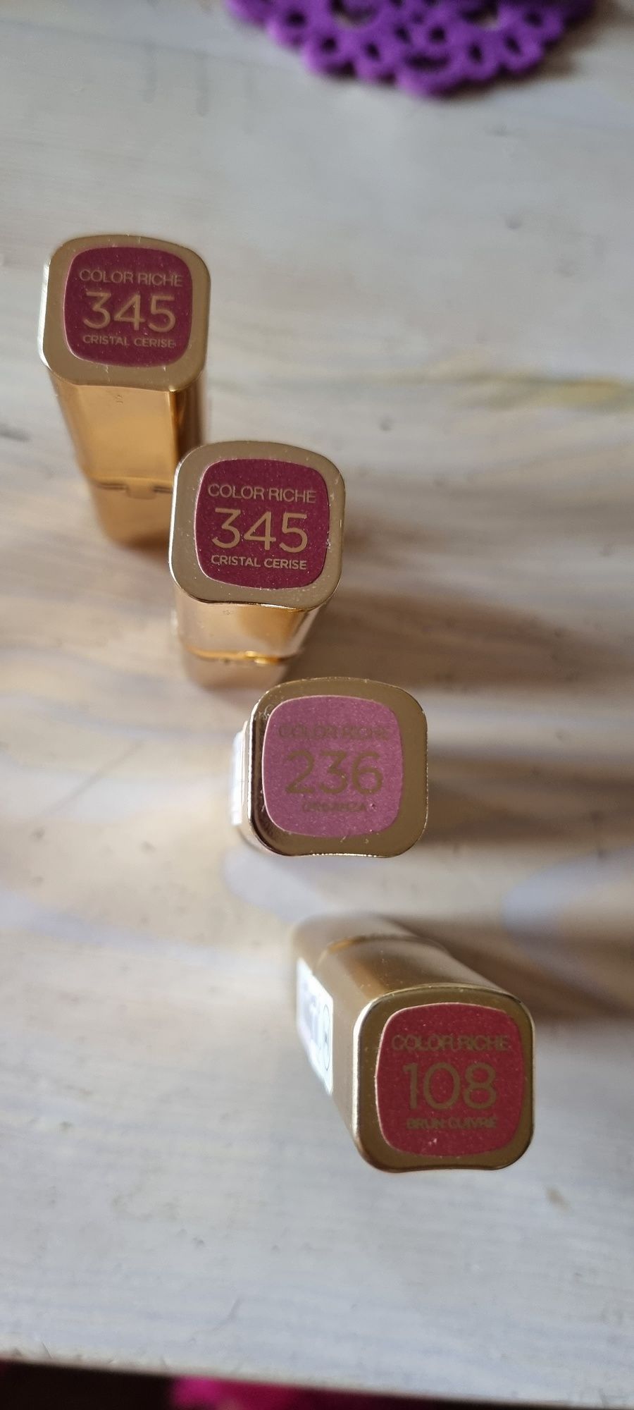 Pomadka loreal color riche nowa, cena za 1 sztukę, brak 236