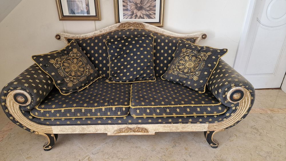 Sofa antigo. Muito original.