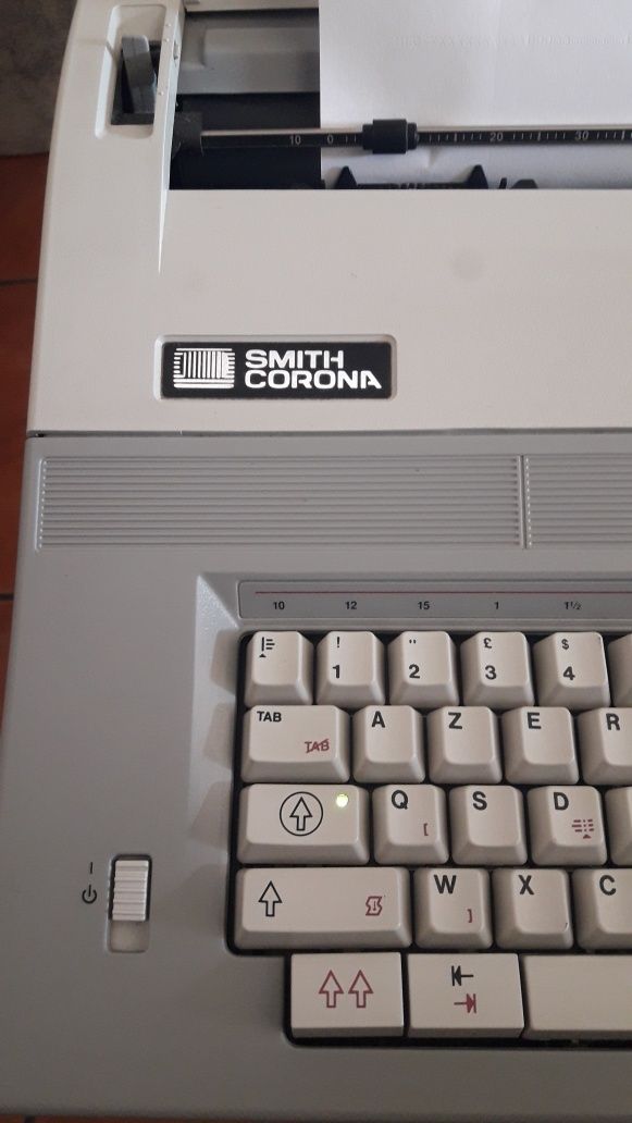 Máquina de escrever eléctrica Smith Corona XL 1850