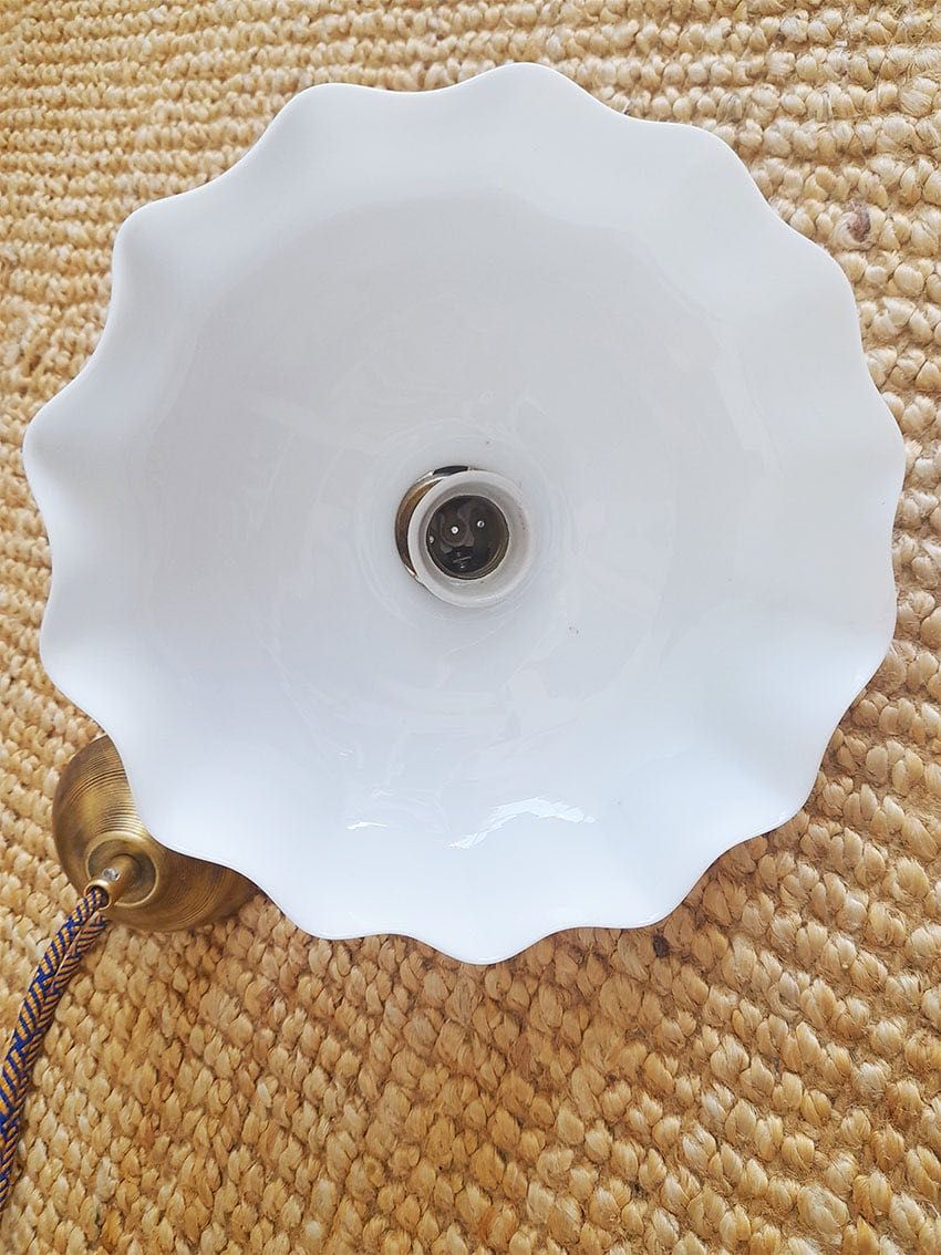 Stara lampa wisząca nad stół