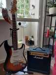 Gitara elektryczna Squier Bullet Strat + piecyk Marshall 45 watów