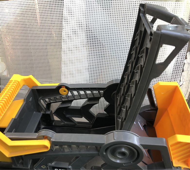 Caterpillar  Funrise - самоскид, 42 см, Канада