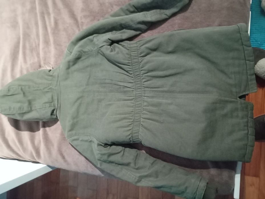 Casaco verde capuz