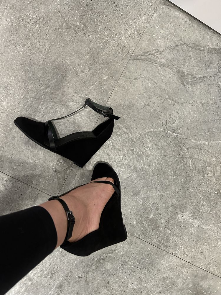 Buty Stradivarius 37 koturna jak nowe