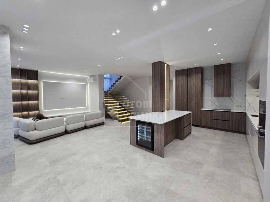 Продаж будинку з джакузі на даху. Закрита територія, З МЕБЛЯМИ