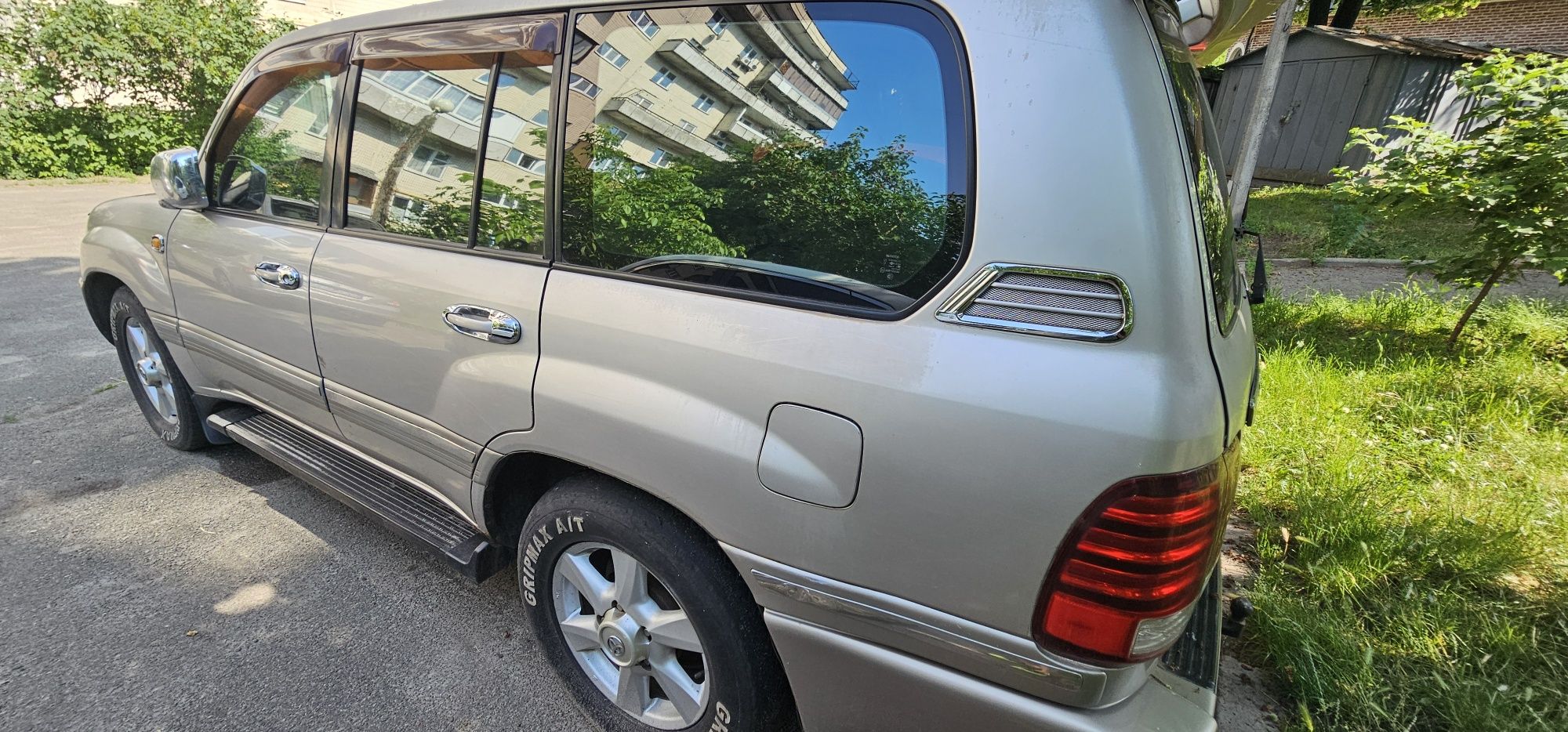 Toyota Land Cruiser 100