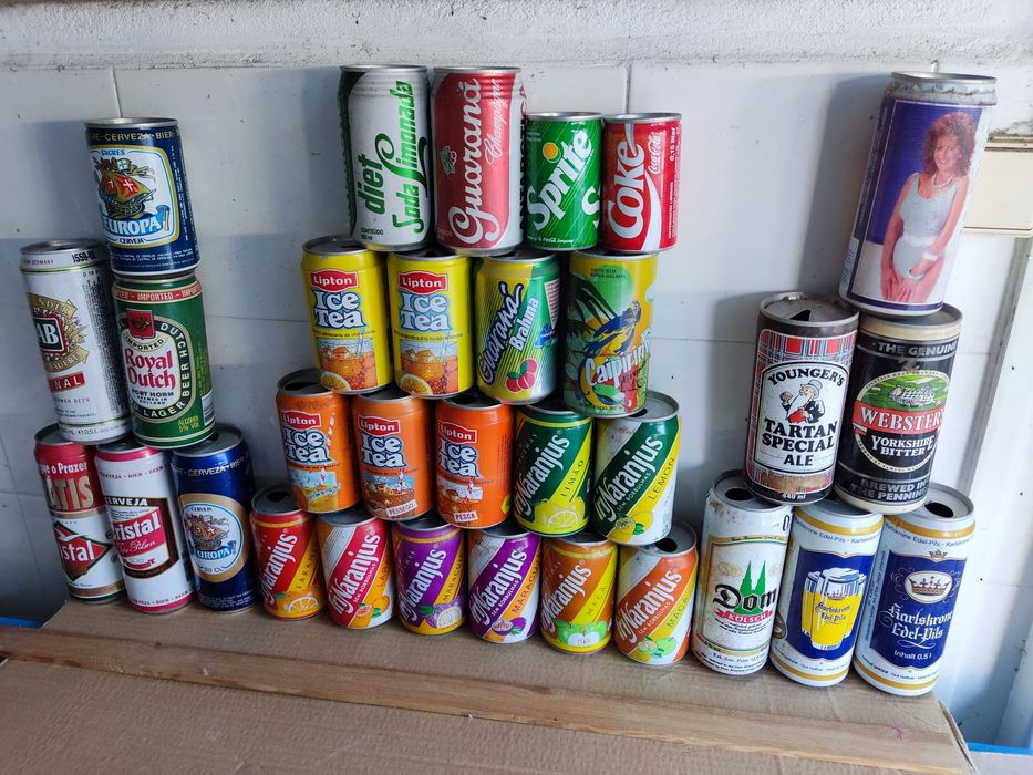 Latas de bebida antigas para colecionadores