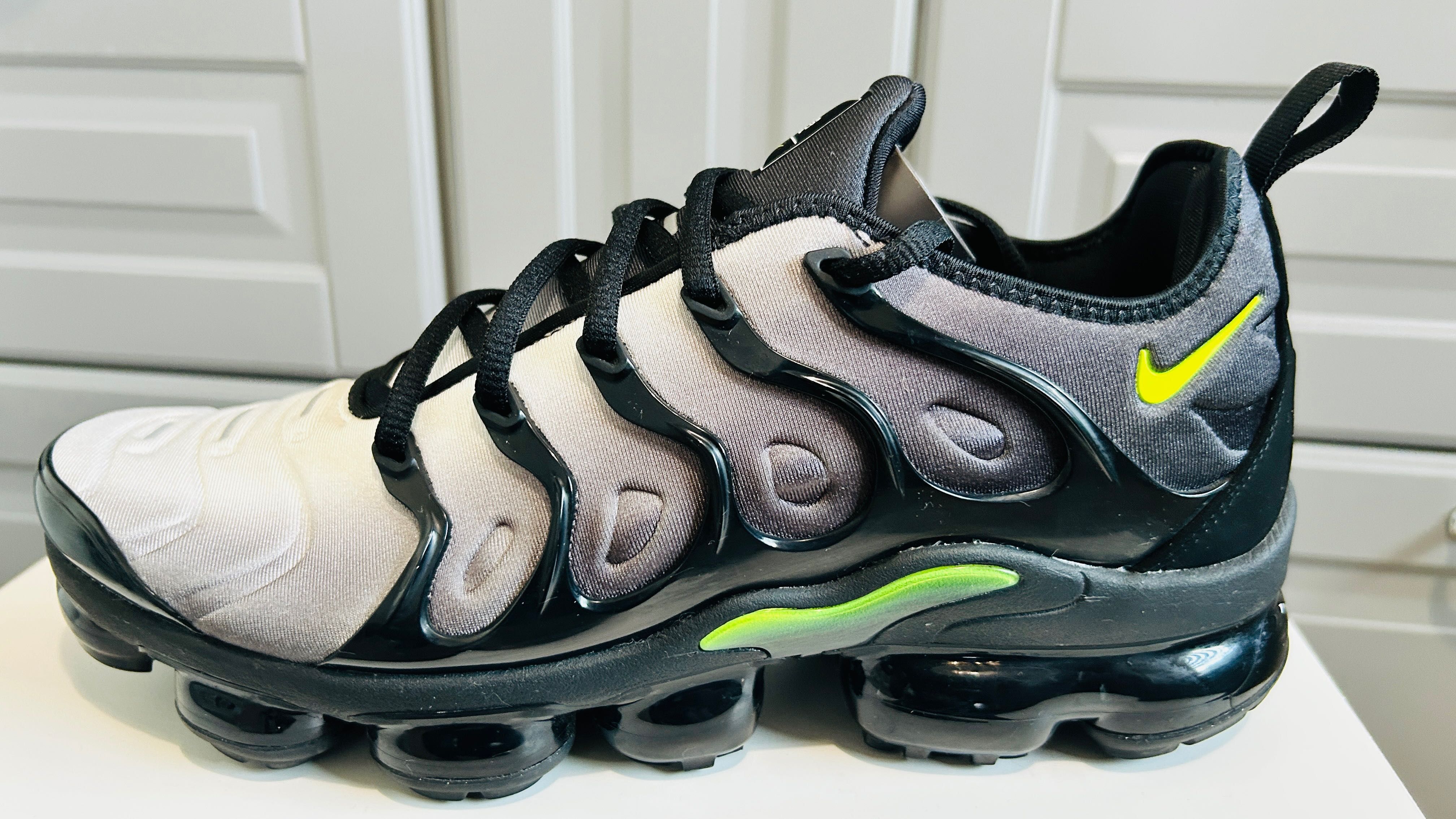 Nike Air Vapor Max Plus / Size Eur 43 - Colour Black Volt