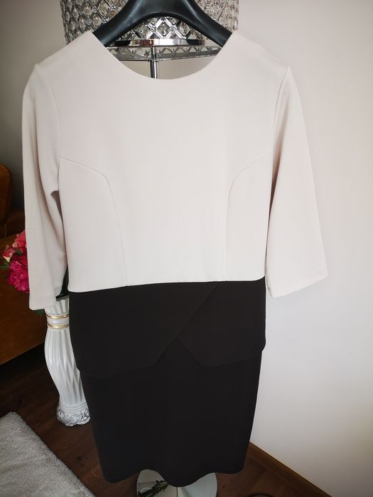 Sukienka z baskinką elastyczna 44 nowa