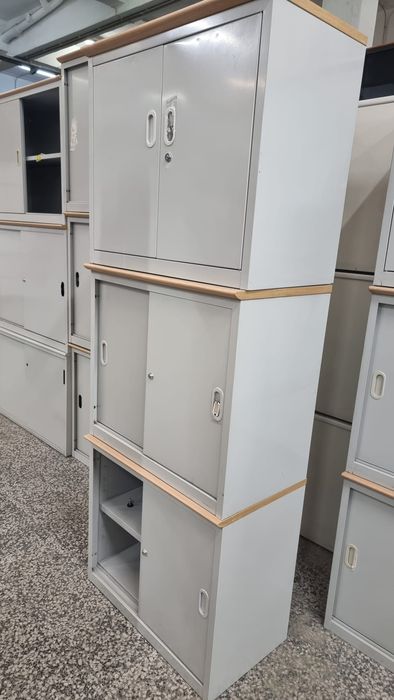 Armário metálico cor cinza