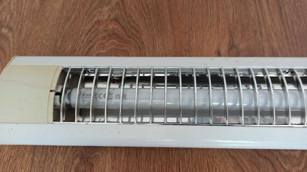 Oprawa świetlna pod szafkowa do garażu 1x36 WAT   134 cm długa