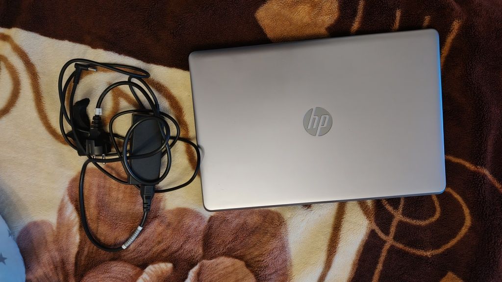 Laptop HP 250 G6 TPN-C129 I3 16GB Ram Radeon Dysk 240SSD