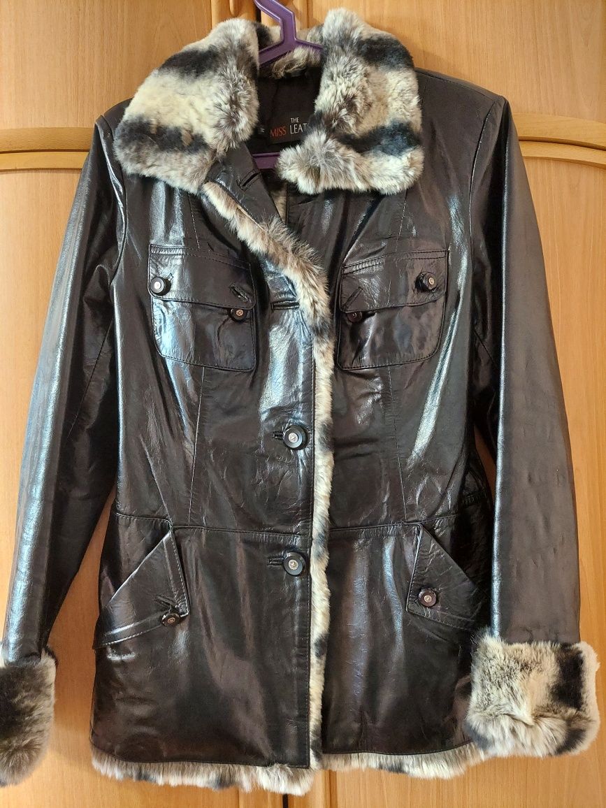 Продам кожаную женскую куртку, размер М
