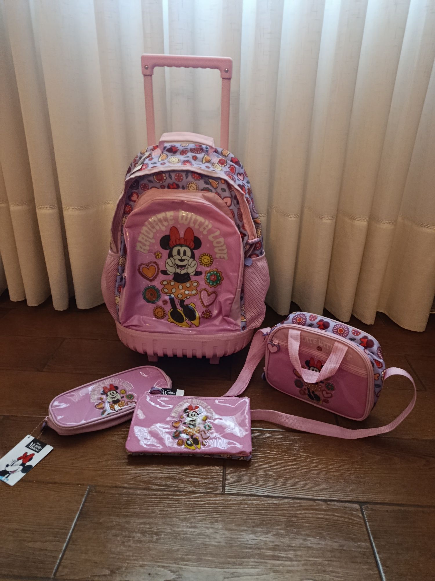 Conjunto escolar Minnie Disney