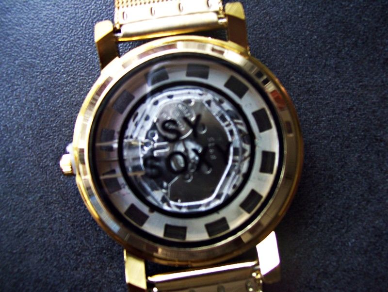 Nowy zegarek na metalowej bransolecie