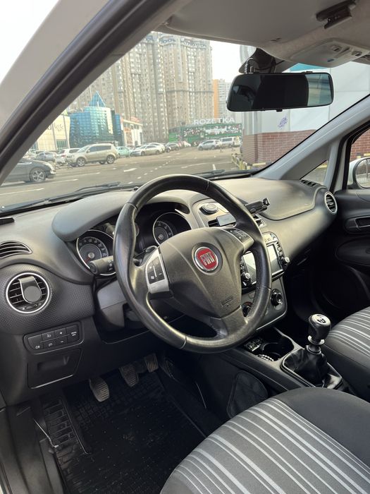 Fiat Punto 2011 року