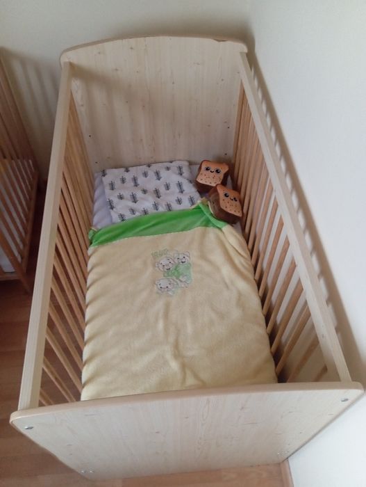 Łóżeczko dziecięce z materacem