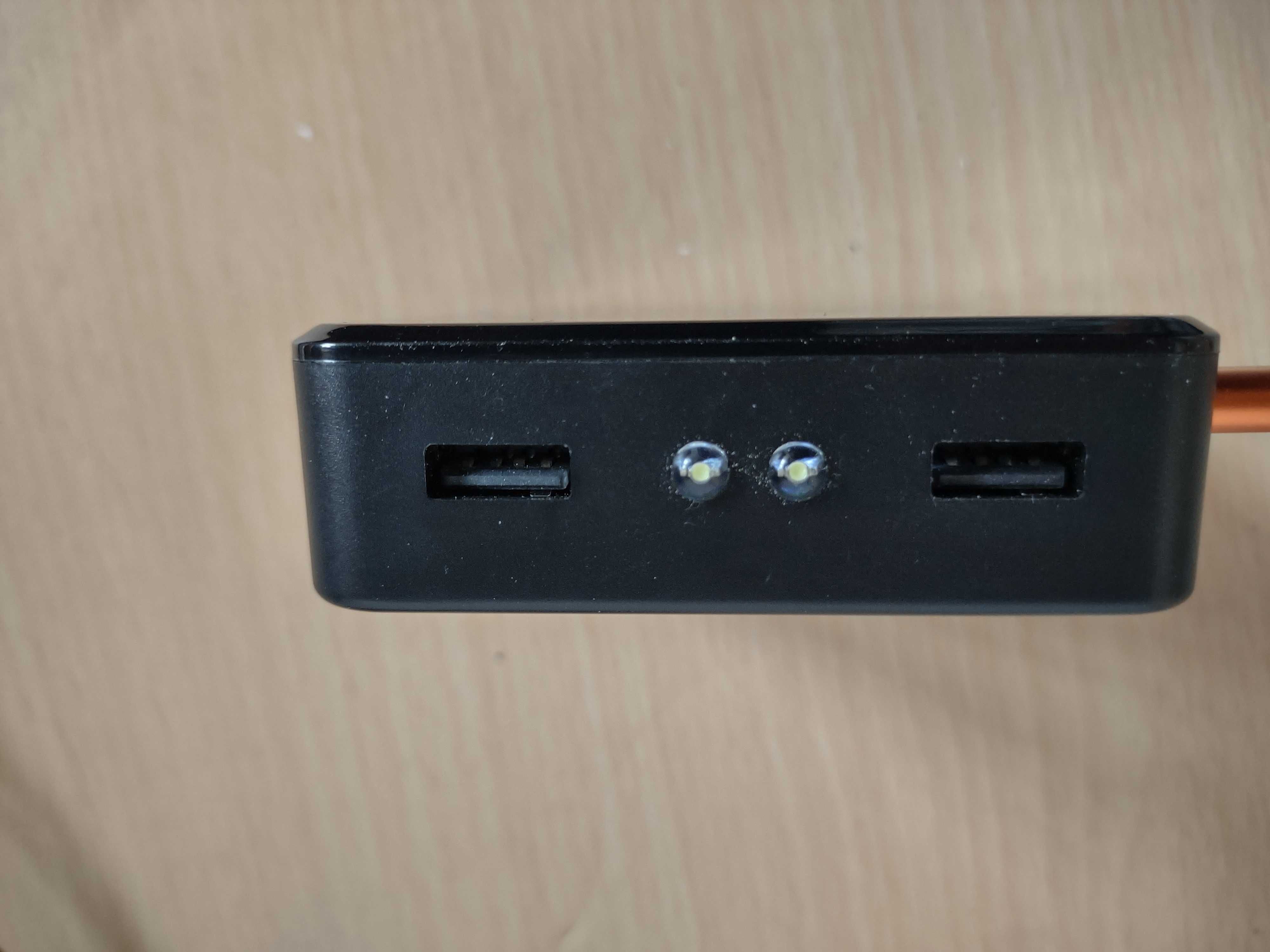 Power bank sprawny, ładuje się oddaje energię, z obu portów